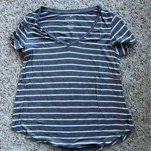 American Eagle v-neck